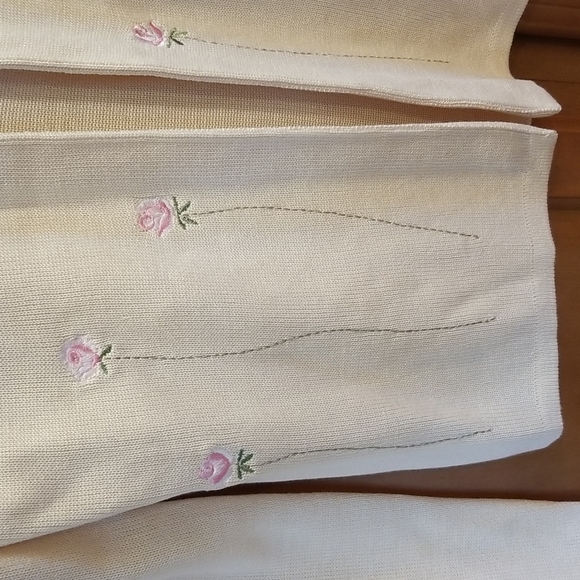 MINT CONDITION Vintage 100% silk embroidered cardigan cream size XS - Picture 2 of 4